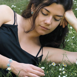 Pulsera turquesa de eslabones con engastes y cierres metálicos