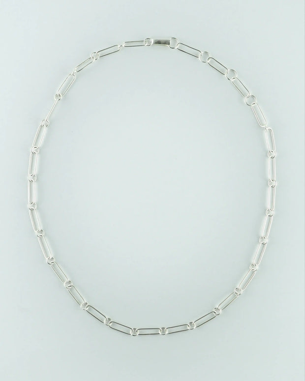 Cadena de plata con eslabones rectangulares, sin colgantes