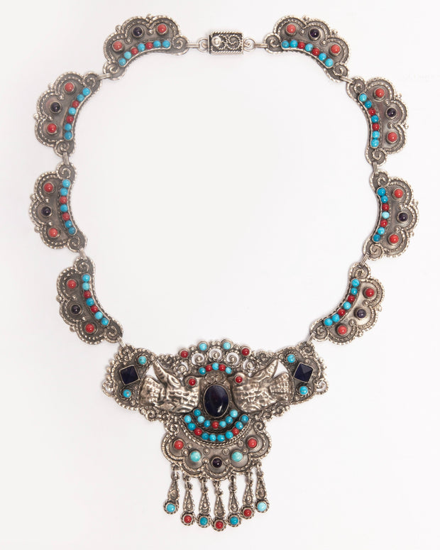 Collar Celia plateado tipo gargantilla con cuentas turquesa y rojas y piedra negra