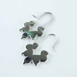 Pendientes de elefante con piedra azul y enganches en metal plateado