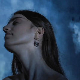 Pendientes colgantes con elefante y piedra azul, metal plateado