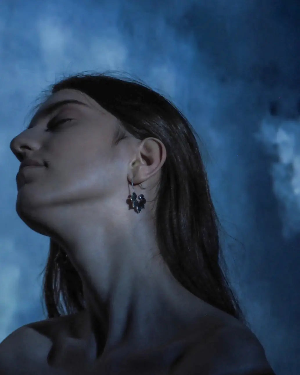 Pendientes colgantes con elefante y piedra azul, metal plateado